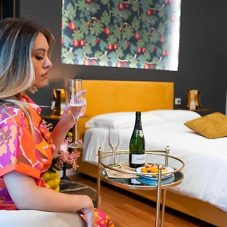 Alojamento de Acomodação e Pequeno-almoço Mareluna Nápoles