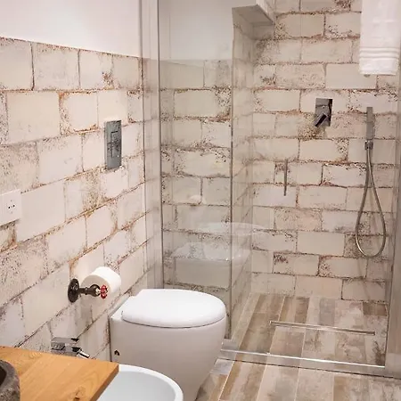 לינה וארוחת בוקר Mareluna 4*