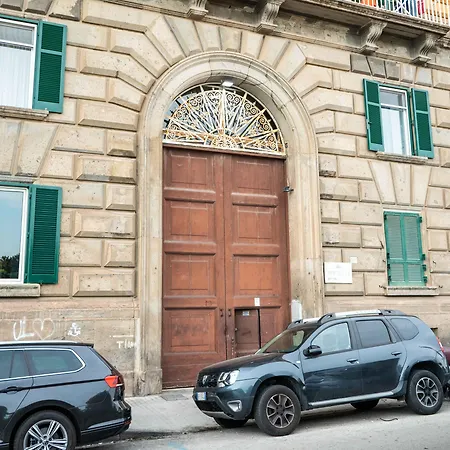 לינה וארוחת בוקר Mareluna 4*